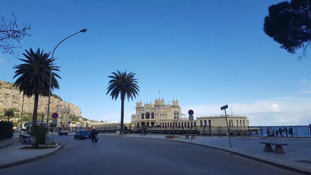 La Casa Delle Rose 호텔 몬델로